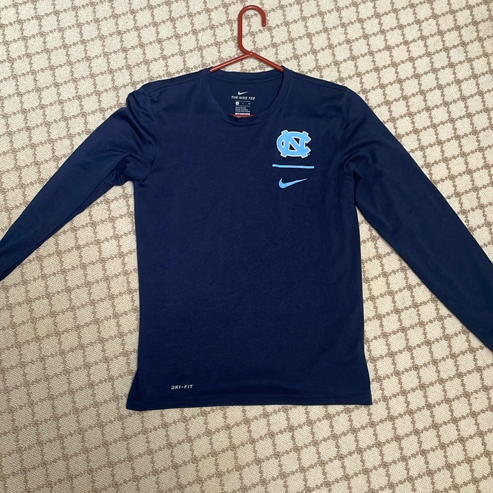 UNC Nike Tee Long Sleeve size Small Men